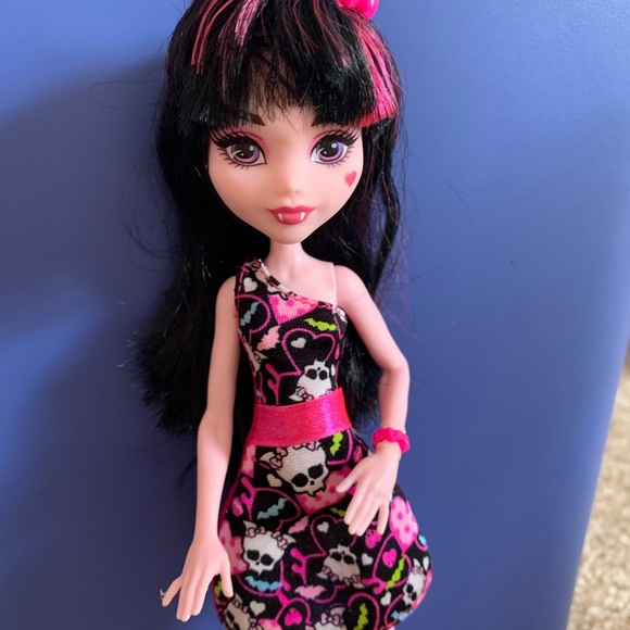MONSTER HIGH DRACULAURA DOLL - Picture 2 of 6
